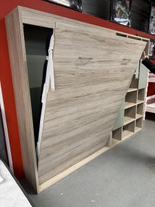 lit-placard-gain-place