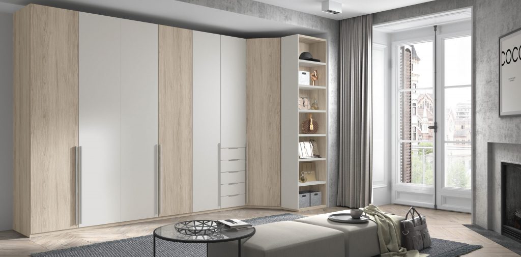 armoire blanche et bois clair pour dressing