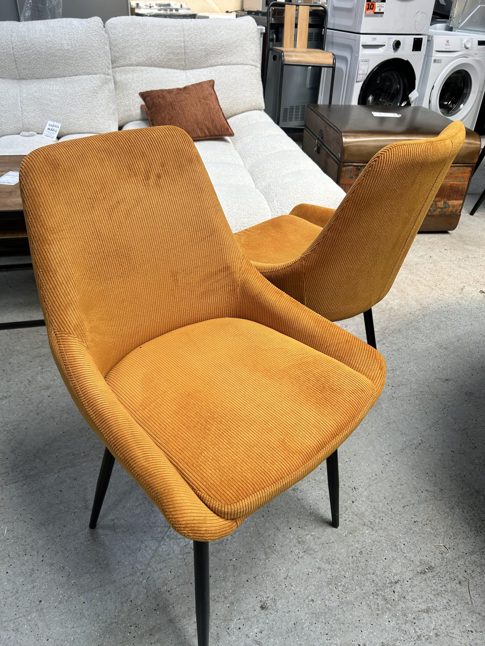 chaise en tissus velours cotele pieds noir bari