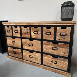 Buffet en bois massif effet rustique