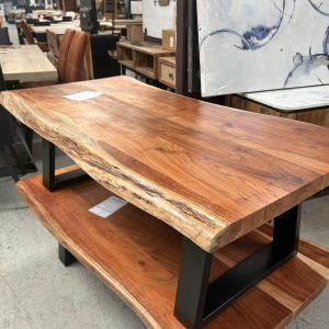 table basse en bois massif effet rustique